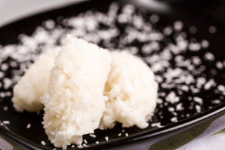 Ketan Kukus Tabur Wijen, Energi Sehat untuk Pagi Hari